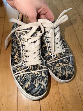 Christian Louboutin Floral Pattern Low-Top Sneakers in Blue, Cream, White